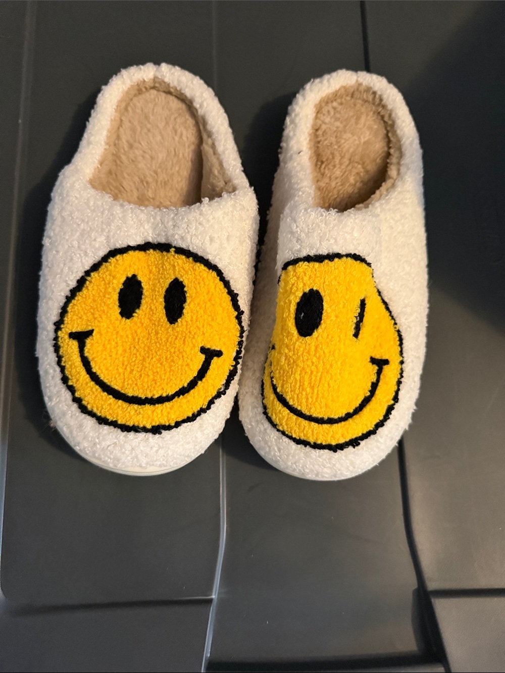 Source Unknown White Smiley Face Slippers